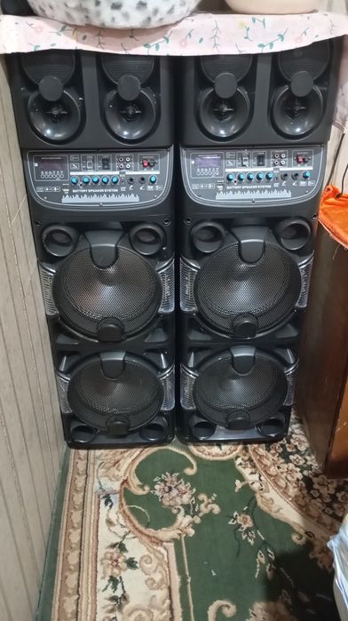 Большие акустические колонки состояние новое , почти не пользовались .