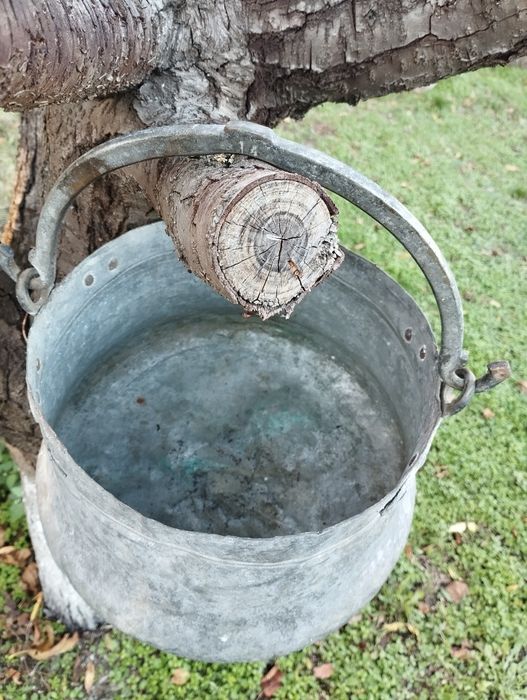 Продавам голямо бакърено менче