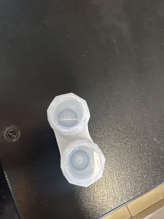 lentile albastru deschis