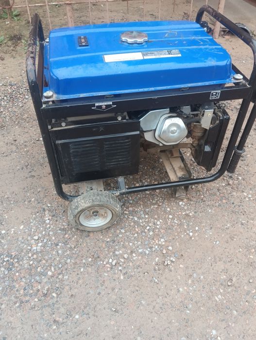 Dvijok generator 4.5kv. Yangiday koʼp ishlamagan