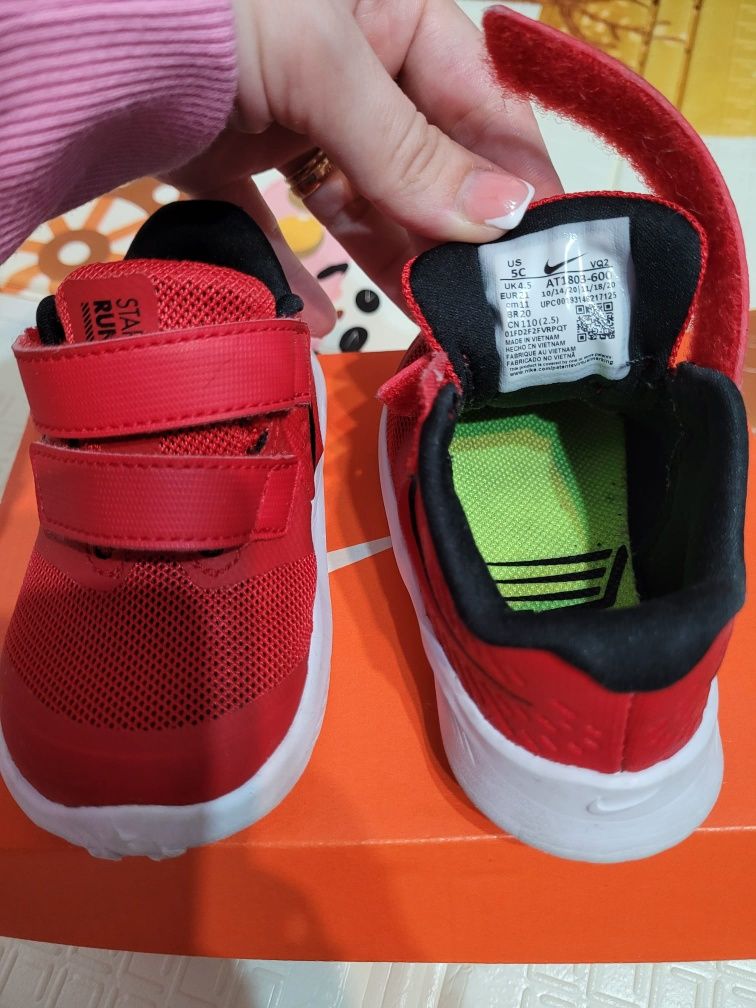 Adidasi Nike pentru bebelusi