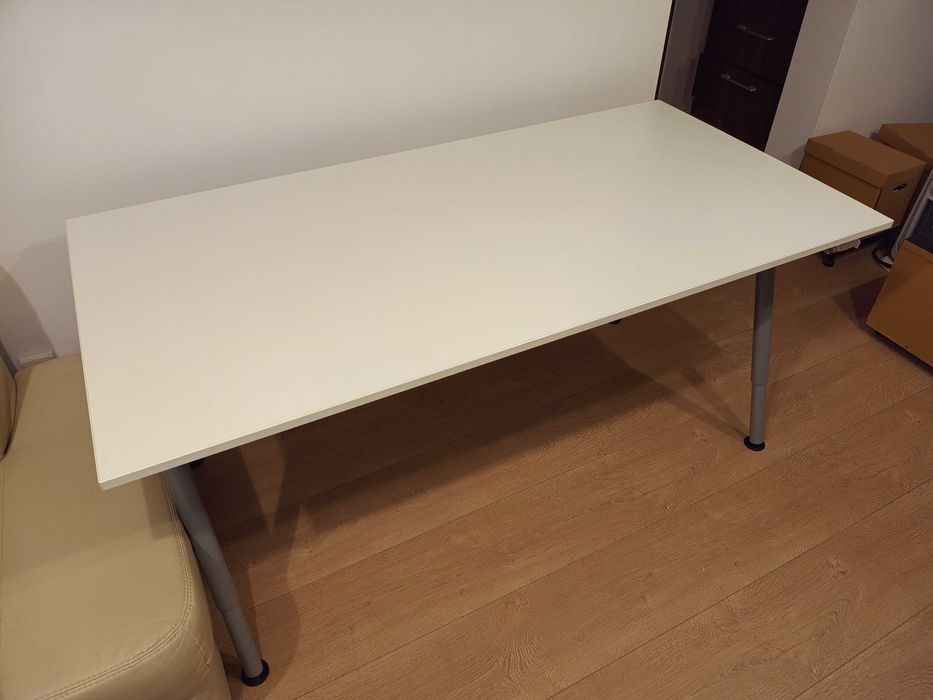 Vand birou de la Ikea, THYGE