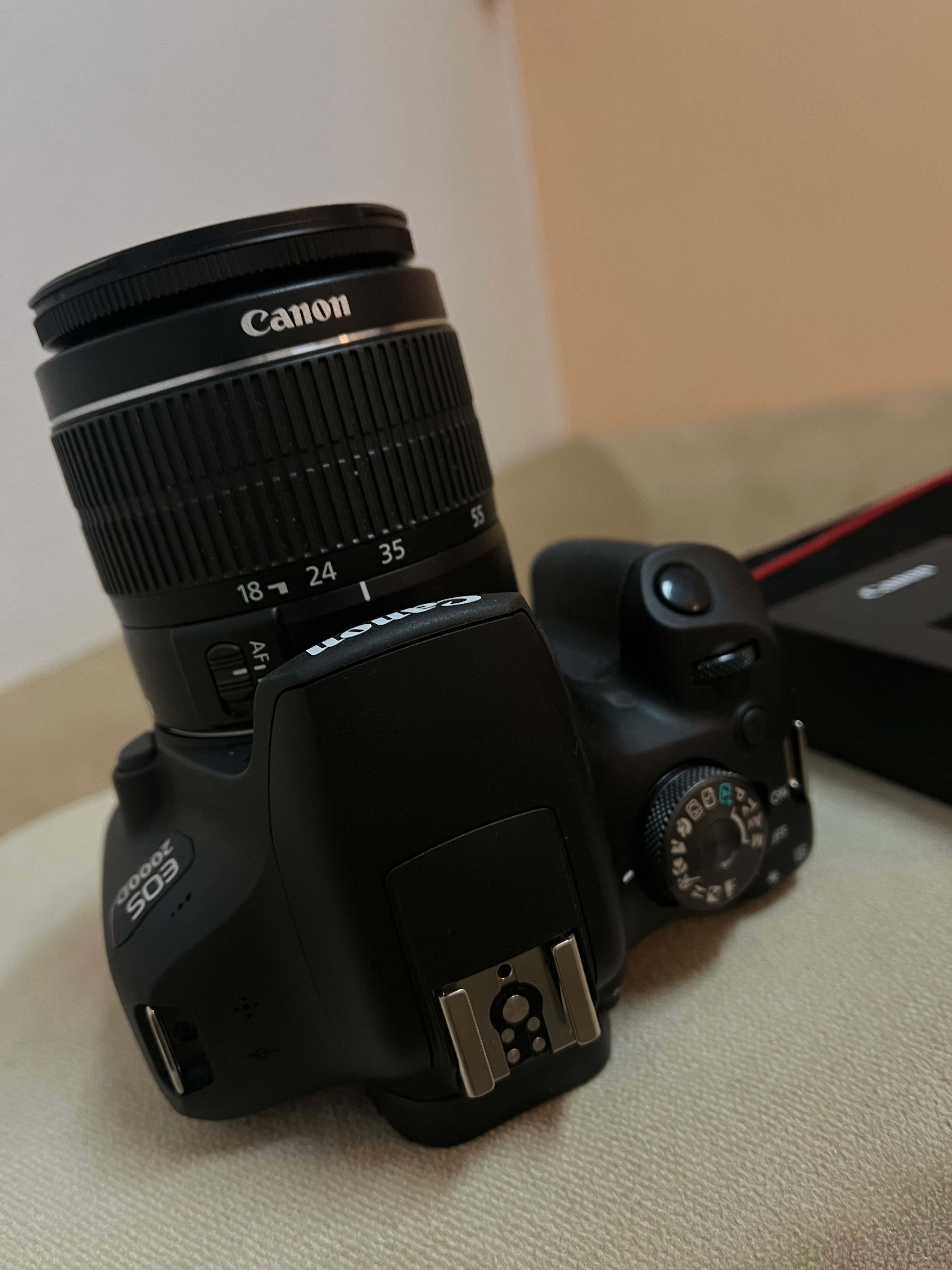 Camera Canon Eos 2000D