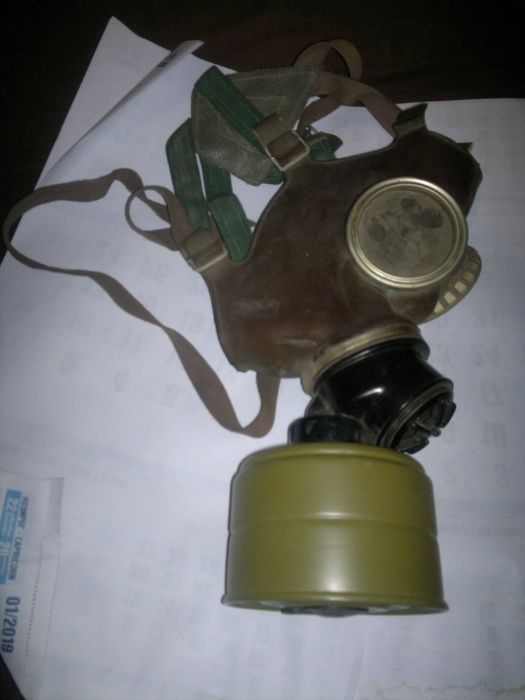 Военна каска,противогаз,сухарни торби