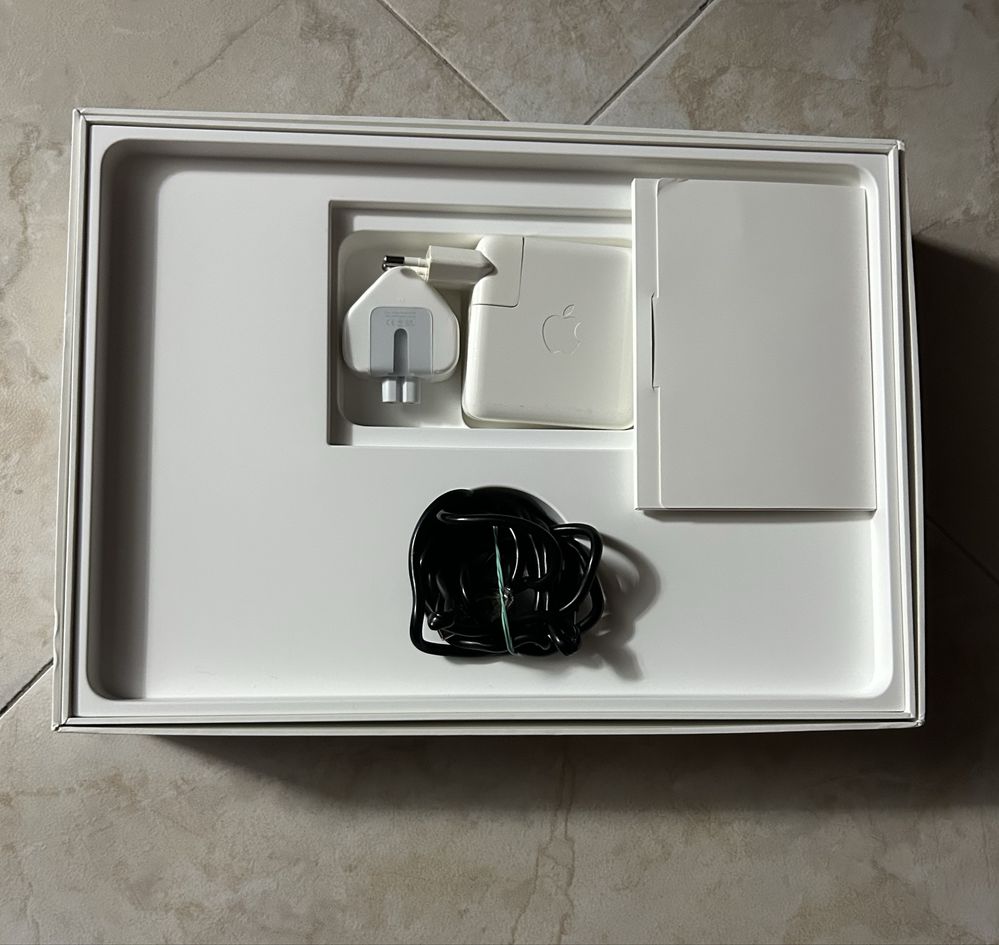 Apple MacBook Pro Space Grey (13-инчов, 2017 г., 256GB)