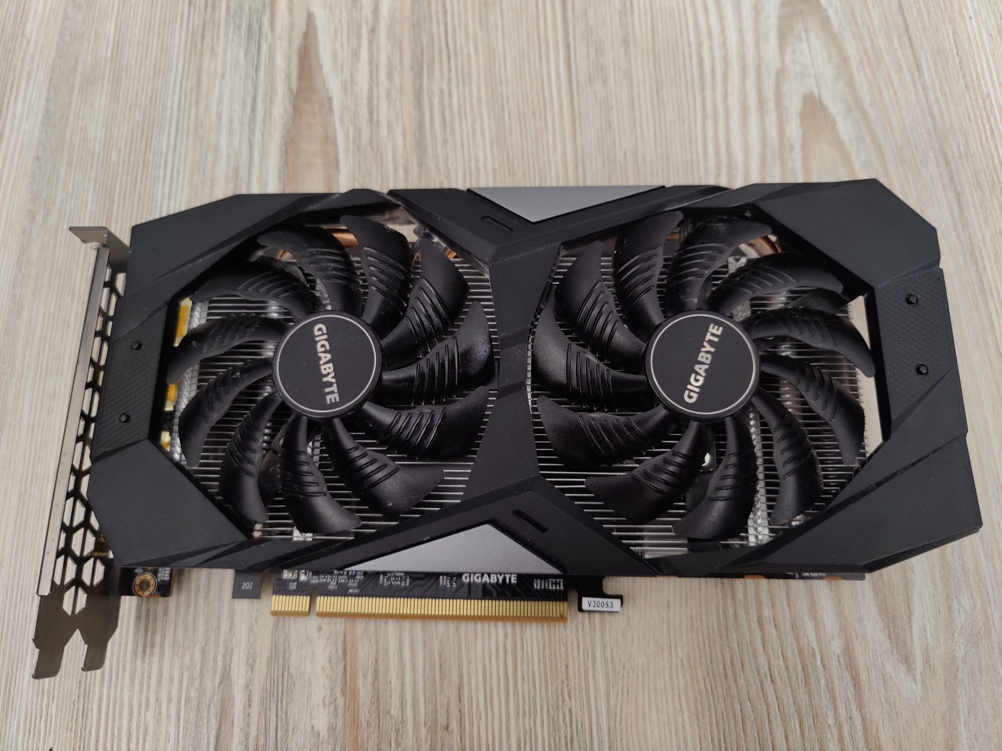 Продается видеокарта Gigabyte RX 5600 XT