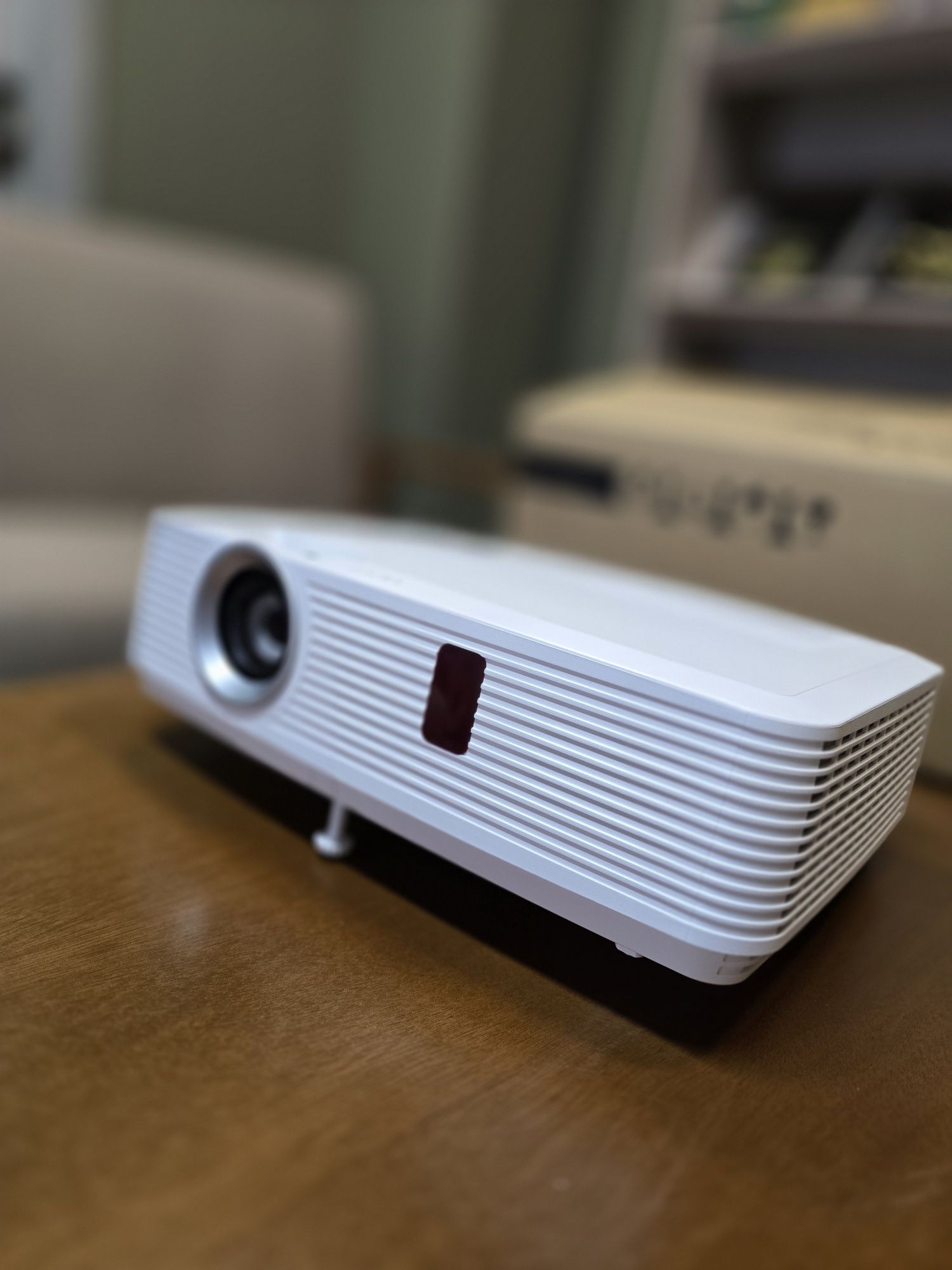 Проектор ViViBRiGHT PRX570-H  (Есть видео обзор, пишите на WathsApp)