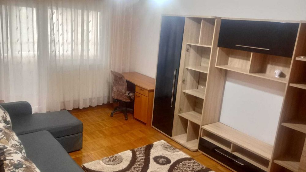 Vând apartament 3 camere decomandate Piața Sud