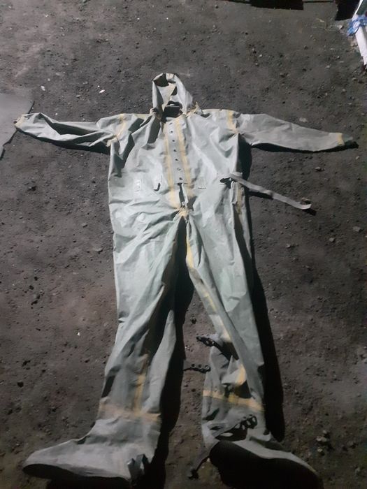 Продам болотники