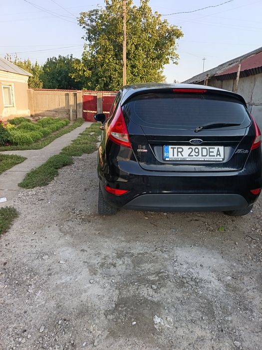 Vând Ford fiesta. Preț 4000€, ușor negociabil