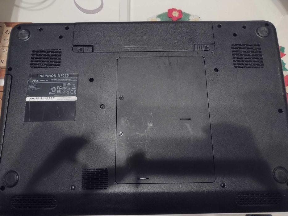 Лаптоп 17 Инча Dell Inspiron N7010 4GB RAM 600GB HDD Нова Батерия