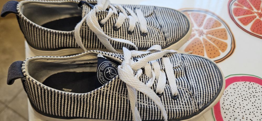 Обувки н.30, 31, 32...