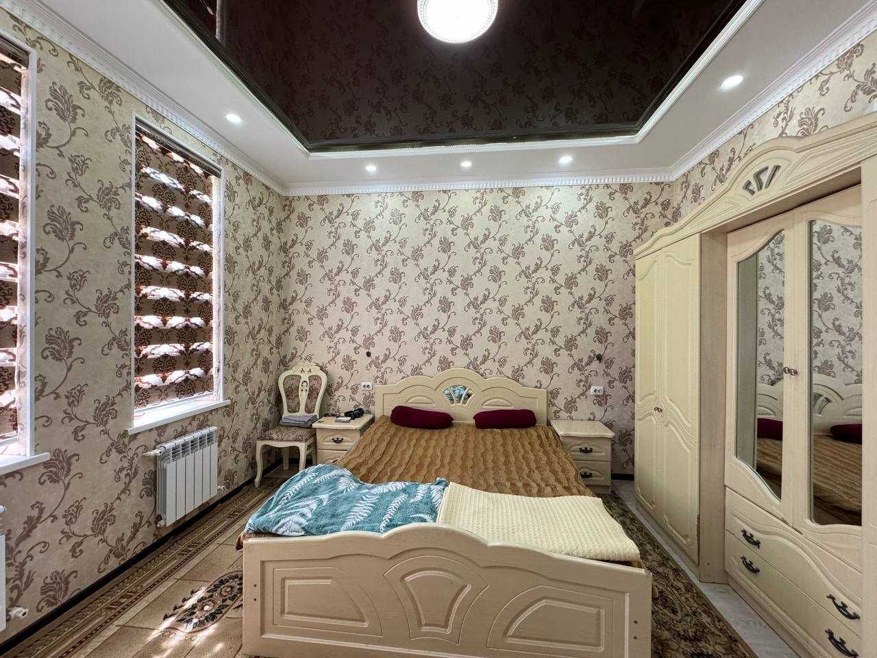 Tayyor 2 qavatli 15 so’tiqli hovli sotiladi