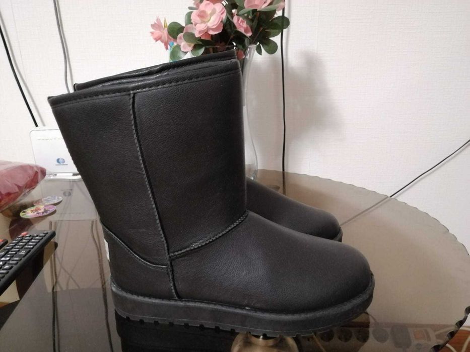 Срочно продам угги