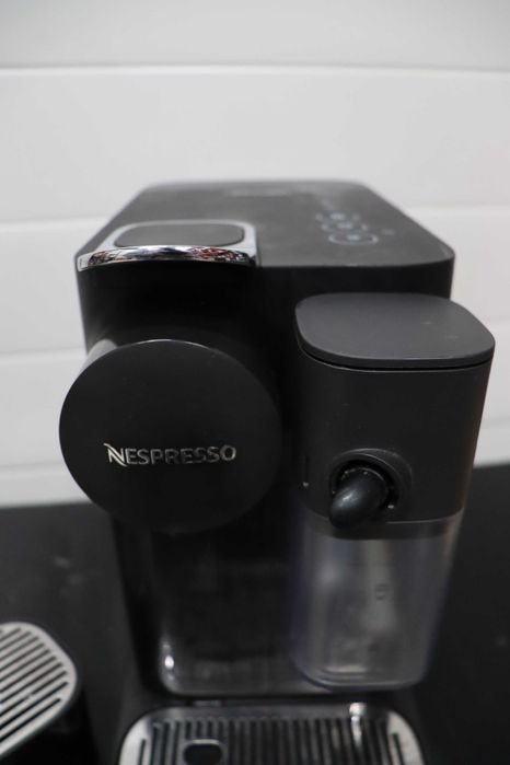 Кафемашина Nespresso De'Longhi EN510.B Lattissima Shadow Black