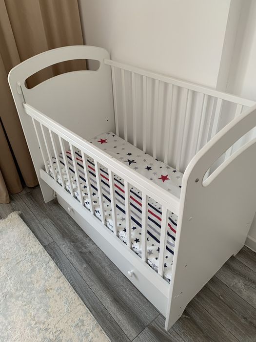 Продам манеж с полкой