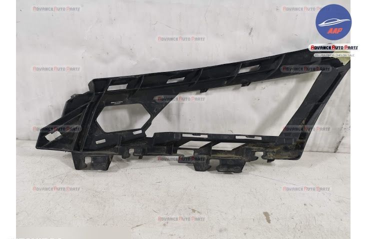 Шкода Кодиак / Skoda Kodiaq Оригинална дясна поддръжка за предна решет