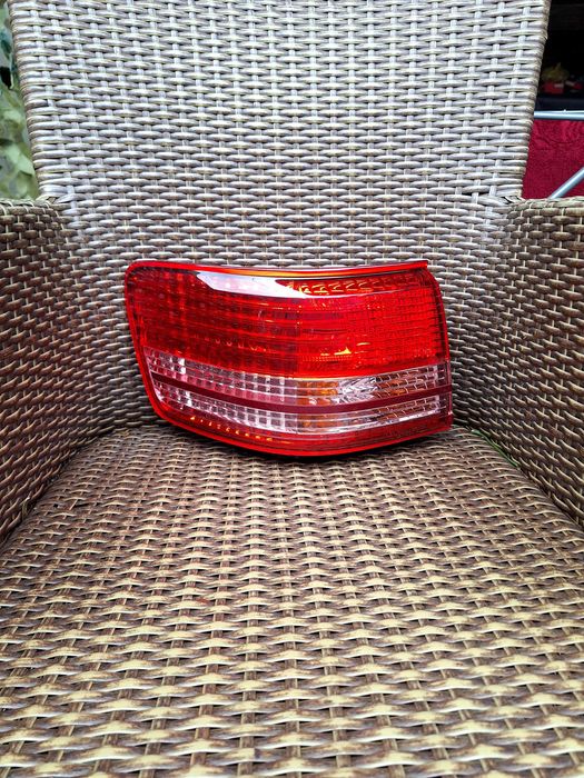 Продам левый поворотник задний  марк-2 (куелис)