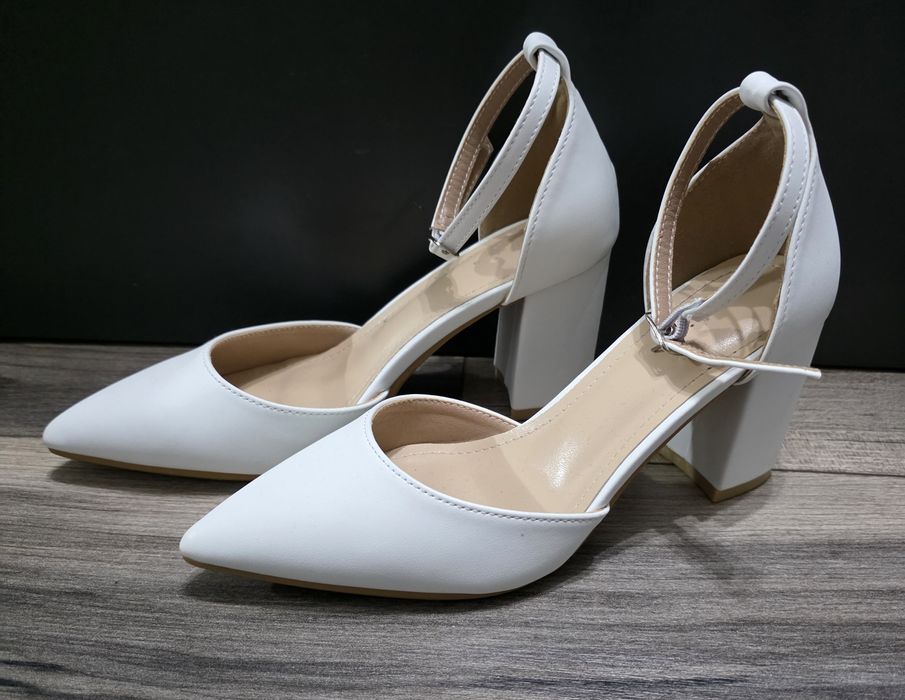 Pantofi stiletto