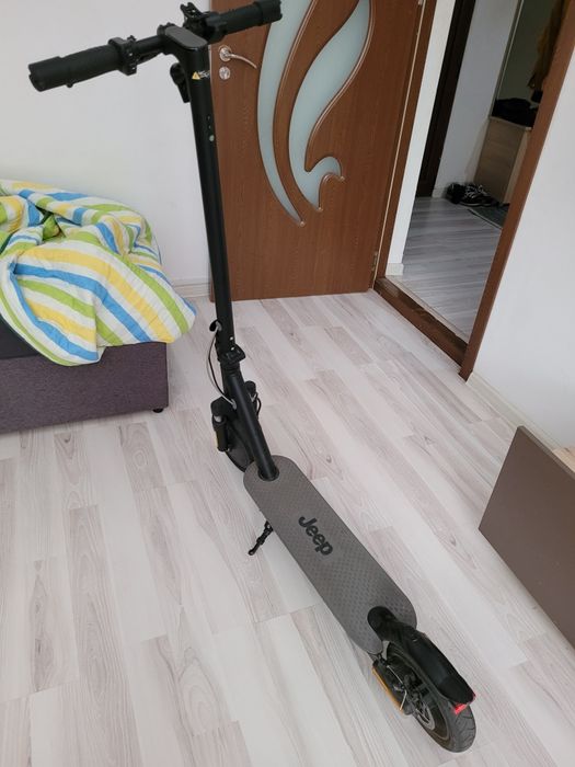 Trotineta electrica jeep la fel ca nou
