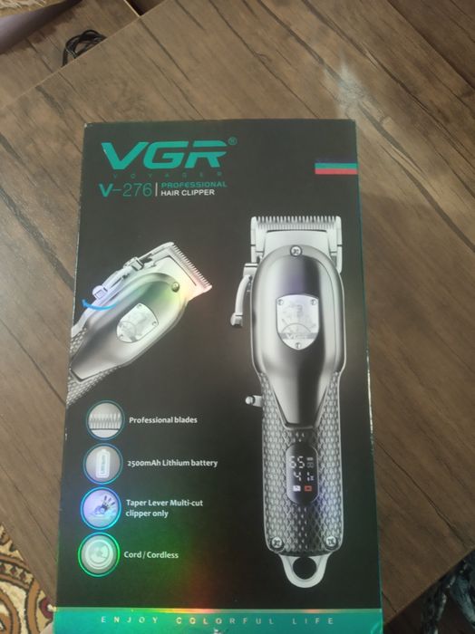 Новая профессиональная машинка для стрижки волос с насадками и дисплее