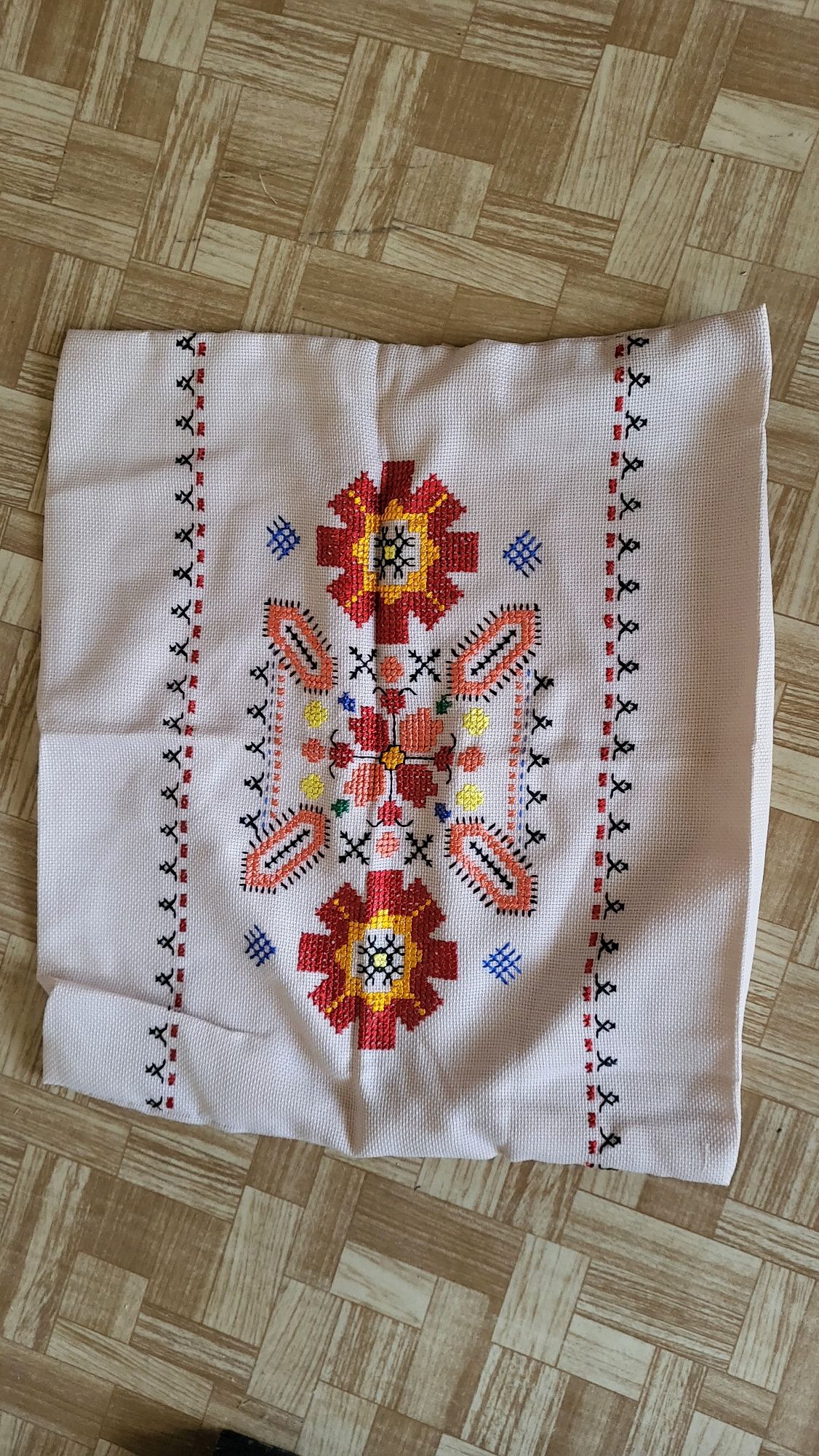 Възглавници бродирани