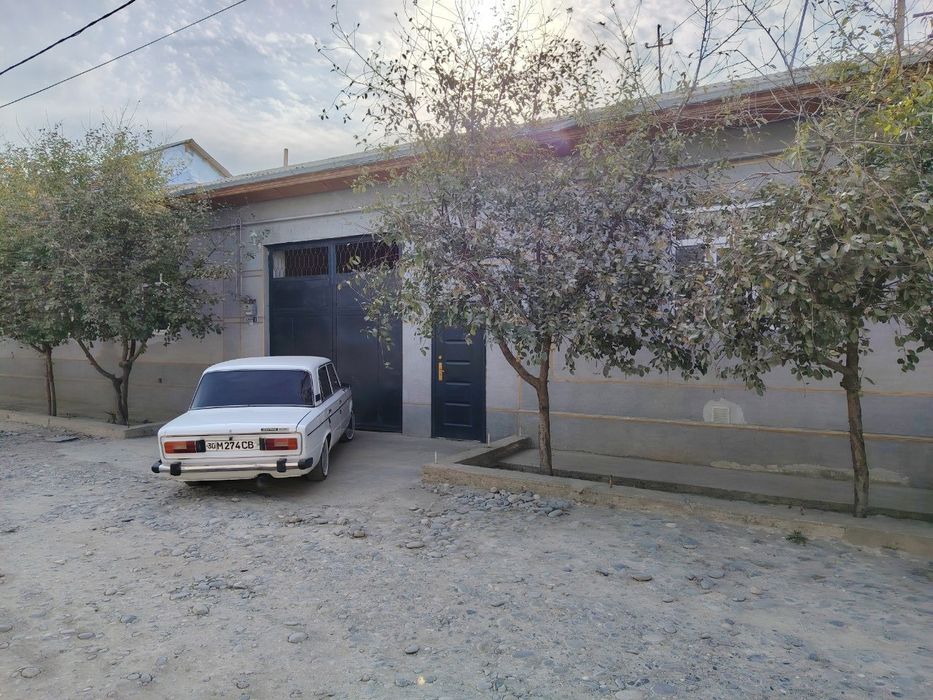 Hovli srochno sotiladi