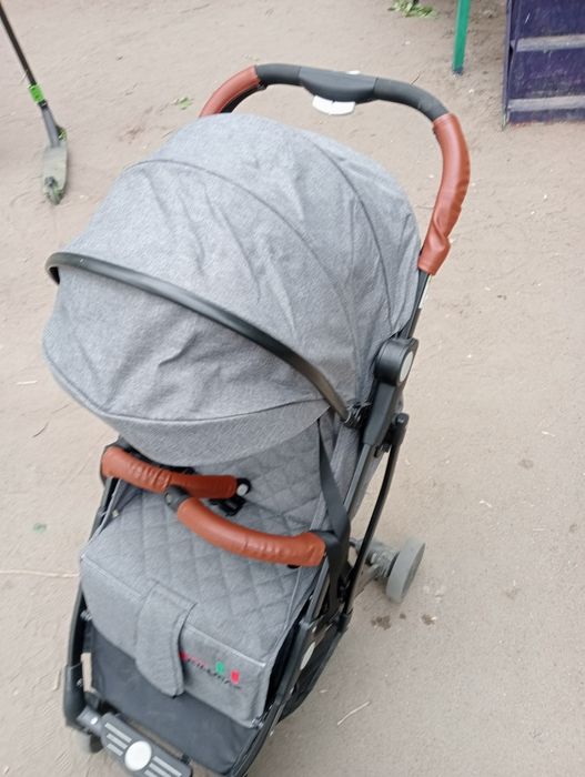 Продам прогулочную коляску