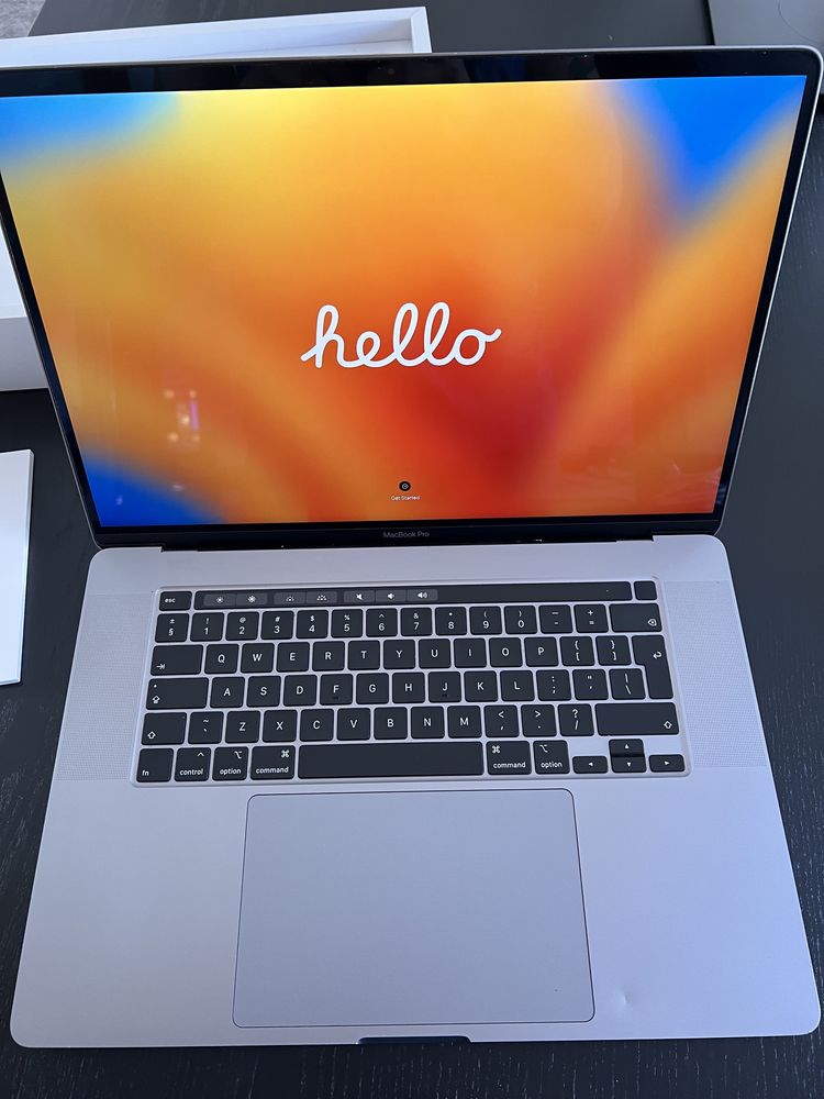 MacBook Pro 16 inch touch bar 16GB