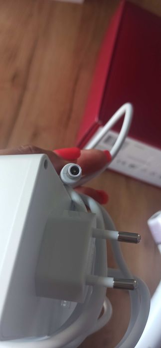 Фотоепилатор Philips Lumea IPL 8000 Series BRI947