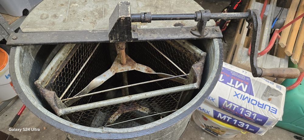 Центрафуга за мед