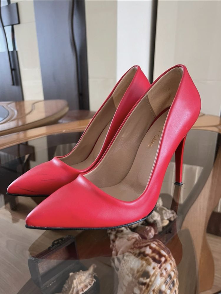 Pantofi stiletto