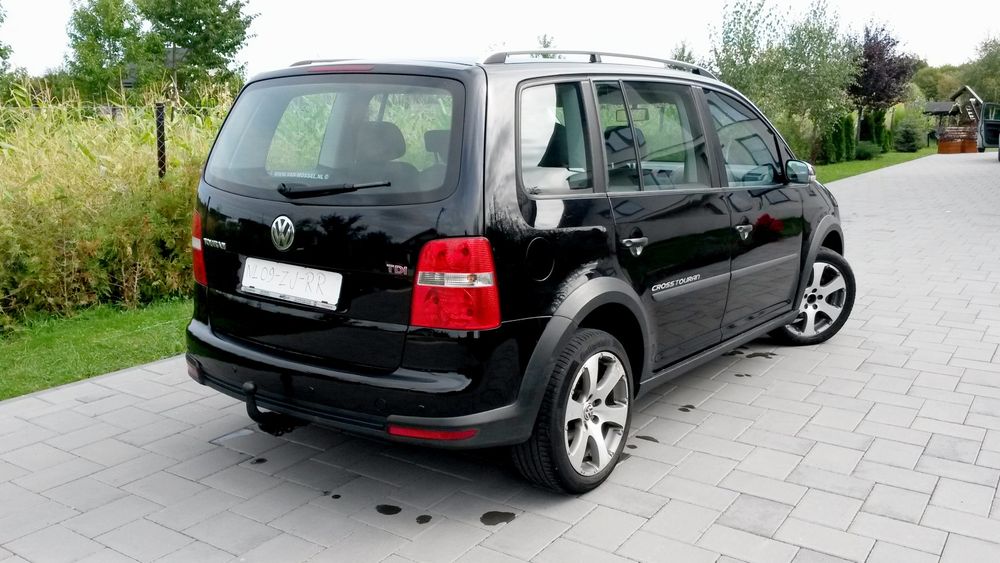 Vând -Touran cross- 1.9tdi -super pret- negociabil.
