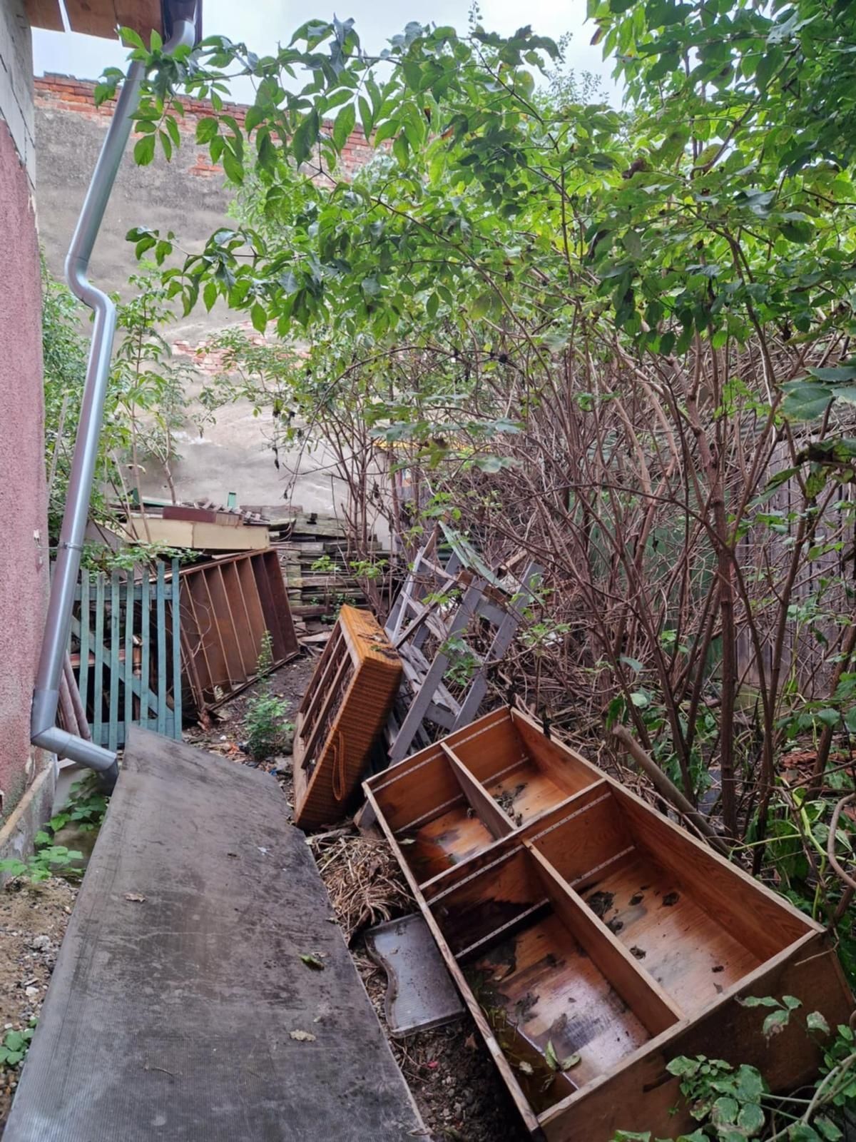 Servici complete debarasari demolari i