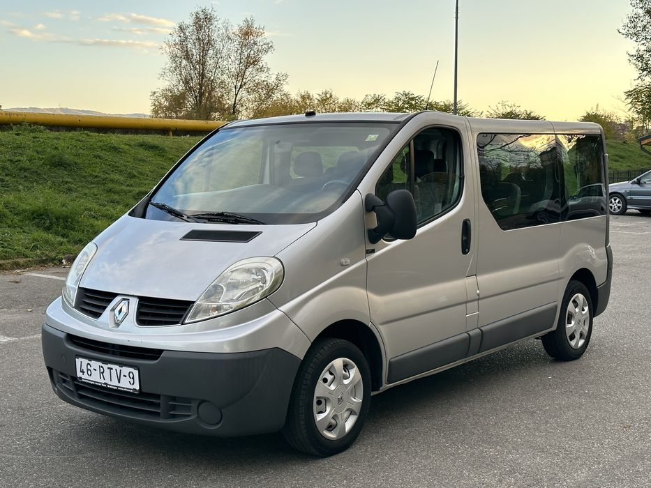 Renault Trafic 2.0 dCi Euro 5 cu 8+1 locuri