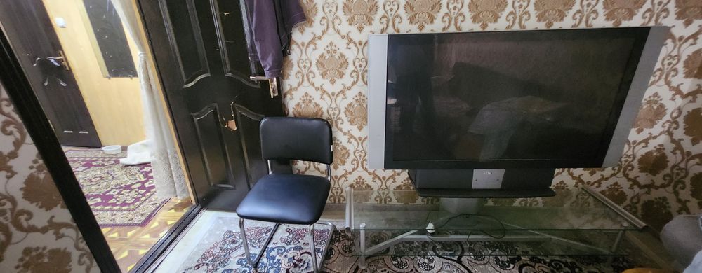 Продаётся телевизор SONY со встроено сабуфером