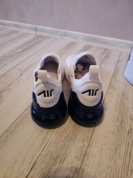 Nike 270 Маратонки