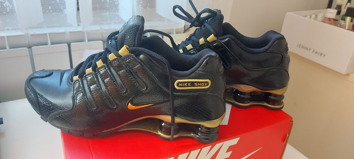 Nike SHOX маратонки