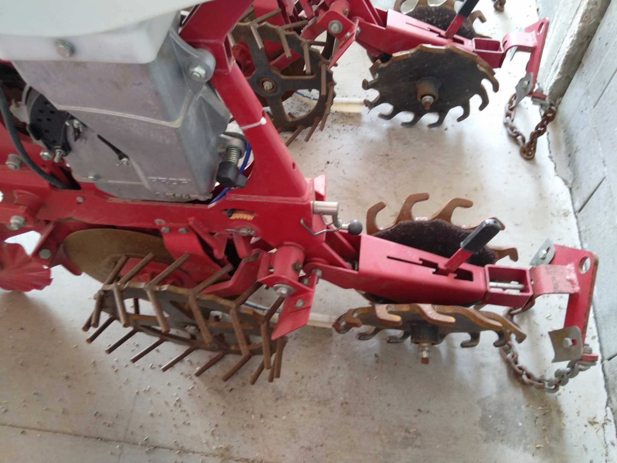 No-Till и конвенционална сеялка Elvorti Vega 6  с телескопична рама