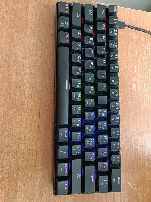 Продам игровую клавиатуру Tanto Rainbow 60%