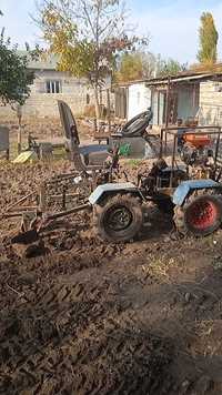 Minni traktor 4x4  samadelni