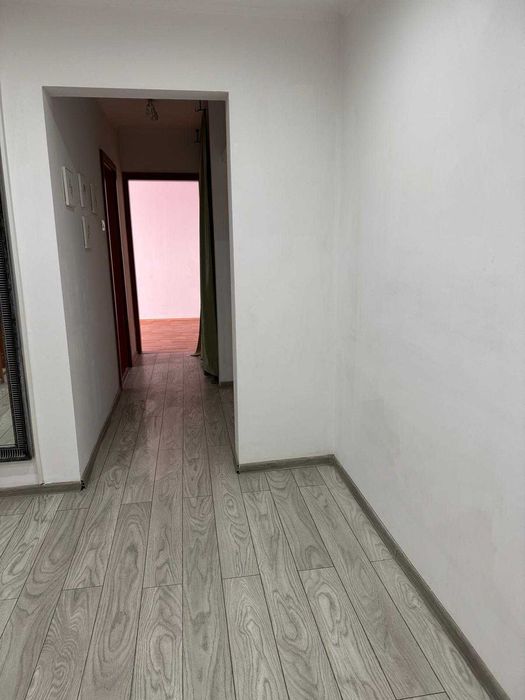 Inchiriez apartament cu 3 camere calea Aurel Vlaicu, Arad
