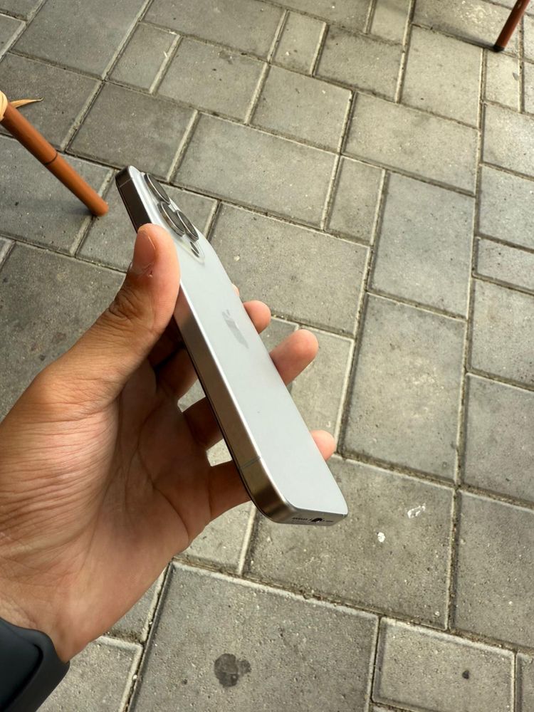 iPhone 15 Pro Max Silver // 256 Gb // Liber de rețea //