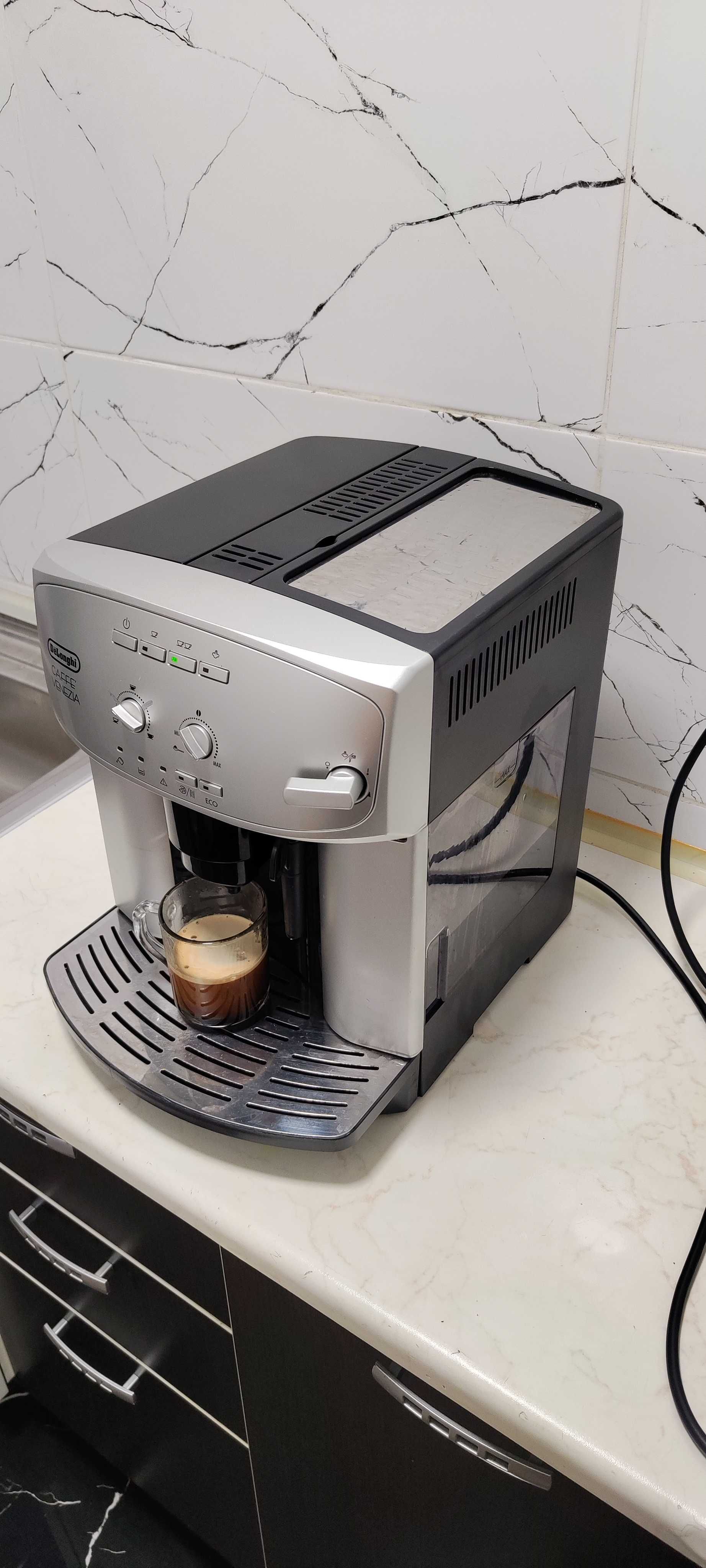 Espressor Automat DeLonghi Caffe Venezia ESAM2200.S cu Cafea Boabe