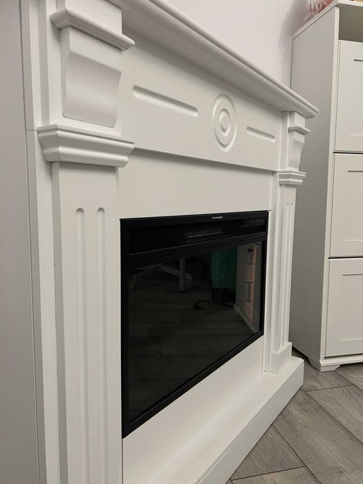 Semineu electric Woodgrad Napoli alb 2kW – stare ca nou, 1400 lei