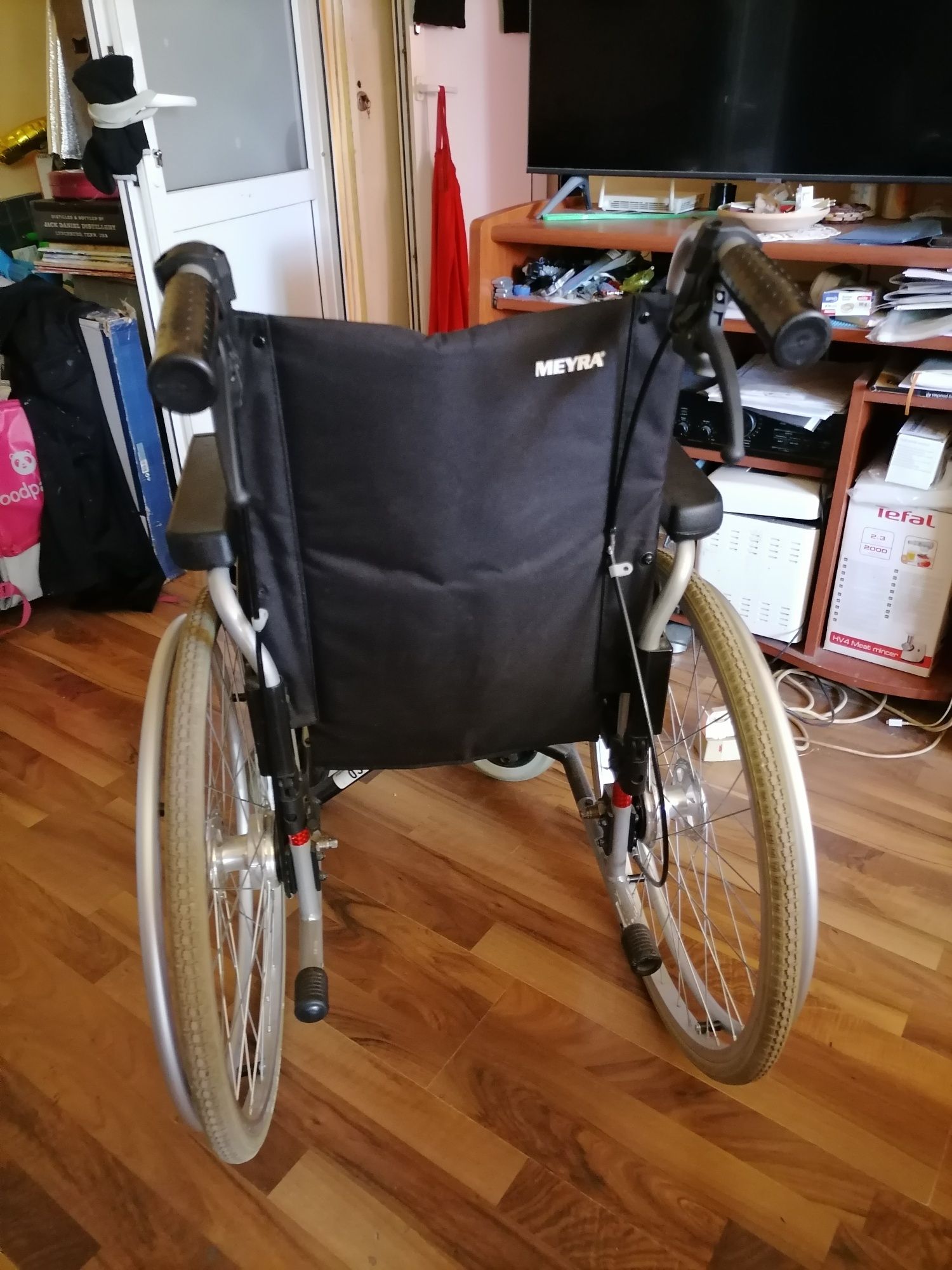 Vind cărucior persoane cu dezabilitati