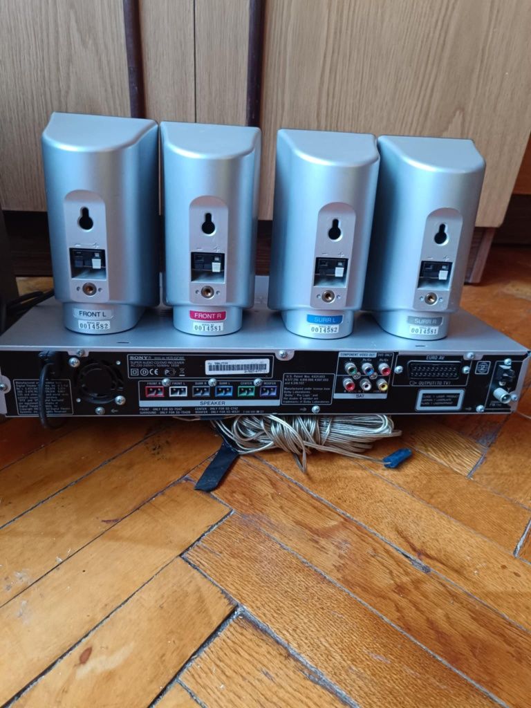 Продавам домашно кино SONY
