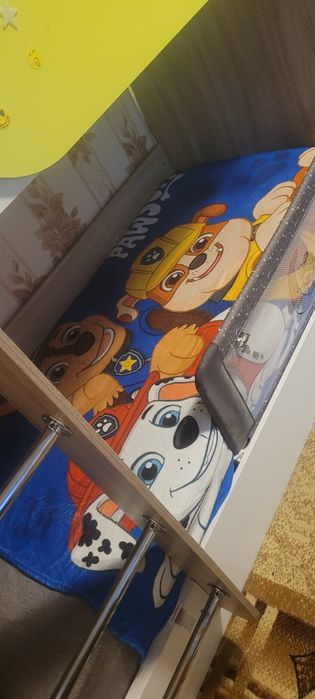 Продовам двуетажно легло без матраци