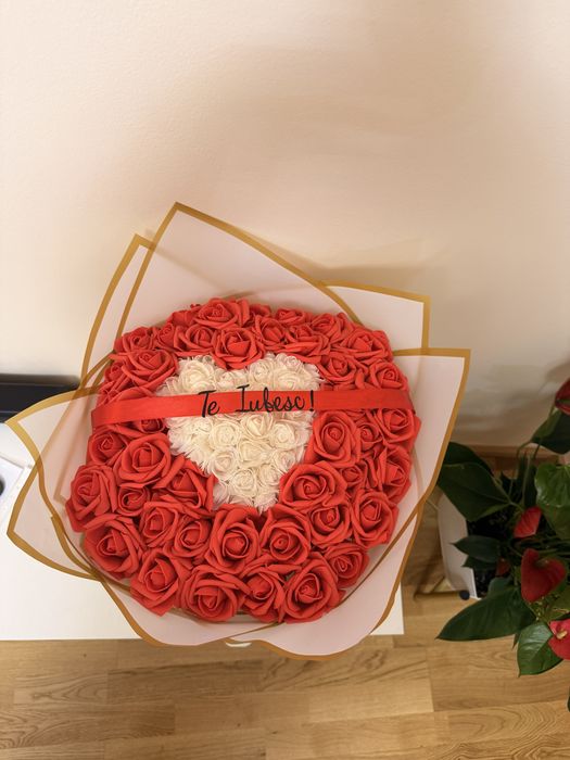 Aranjament trandafiri spuma