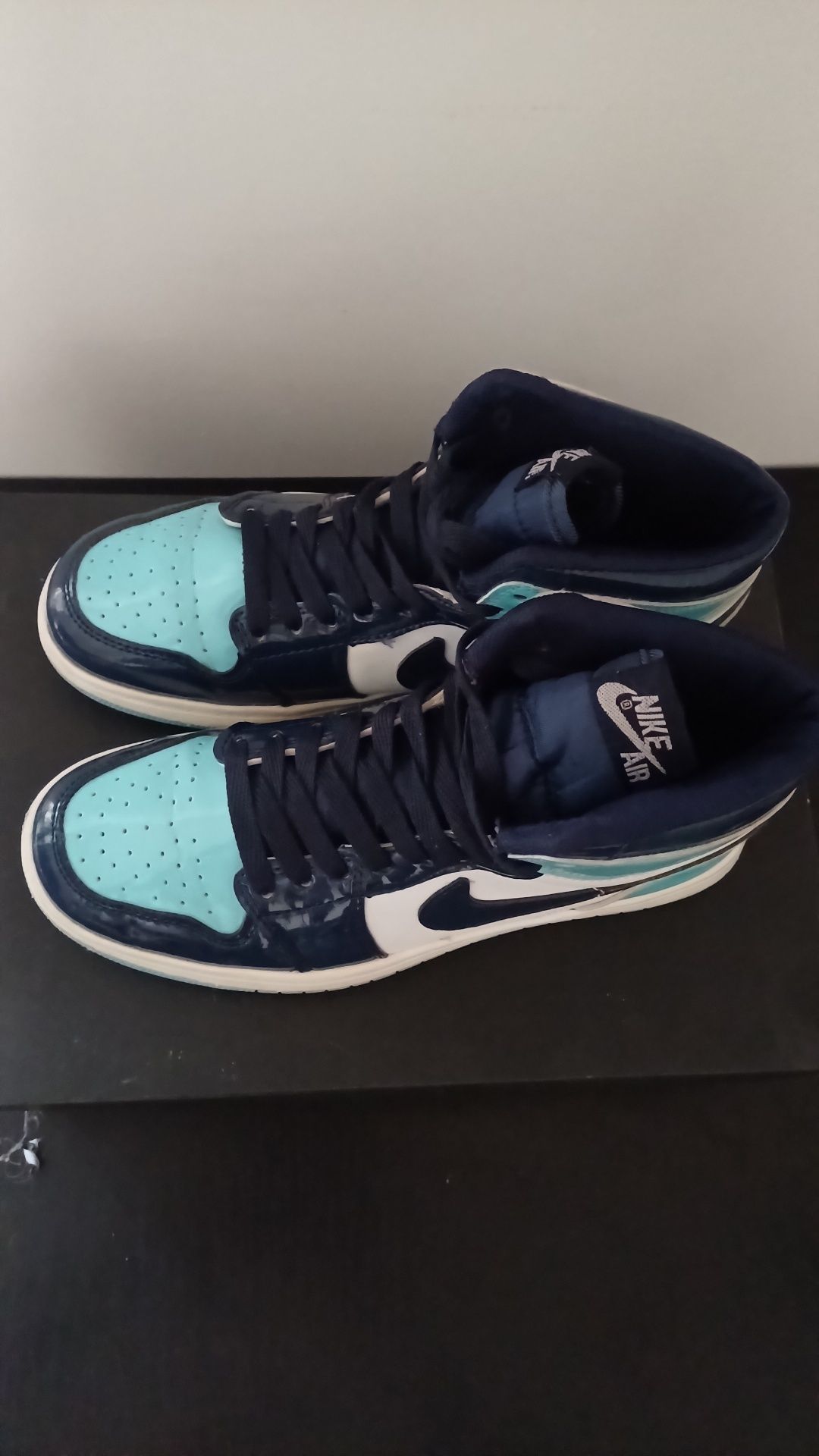 Air Jordan 1 patent leather trainers
Blue, Patent leather